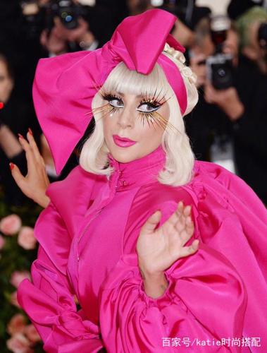 metgala奇装异服大秀,ladygaga,水果姐称霸全场!