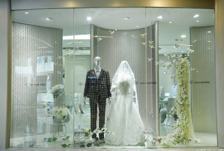 成都金夫人婚纱摄影橱窗全景