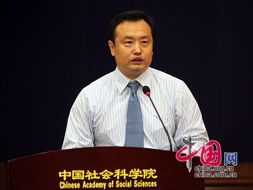 所副研究员,《中国新媒体发展报告》副主编刘瑞生主持第二阶段研讨会
