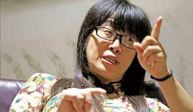 脑瘫女诗人余秀华,成名后为何被全网谩骂?其实她是自找的