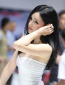 嫩模黄可 双手遮乳侧躺,姿势撩人巨乳肥臀诱惑 车模性感长腿
