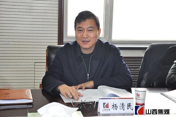 图为杨清民正在讲话.