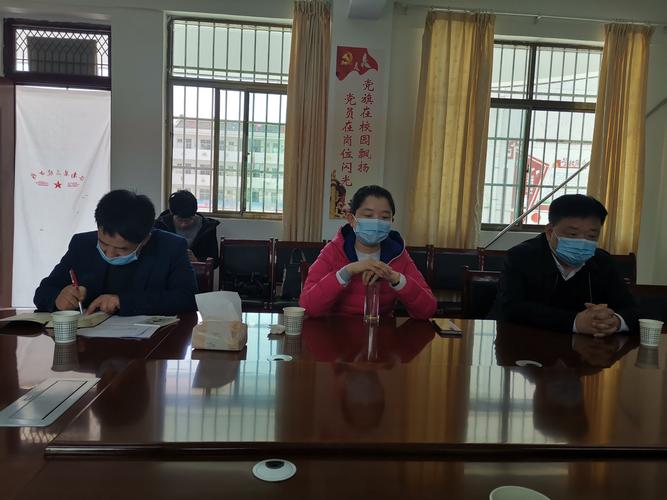 不忘初心担使命 情系教育促发展——洛南县政府副县长李曼莅临石坡