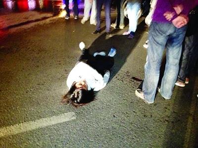 轿车路口撞伤过马路女学生