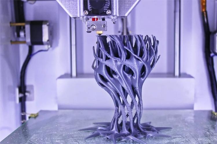 90后3d打印创业小伙程增强:梦想不是空讲情怀