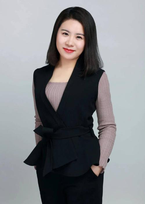 张馨月