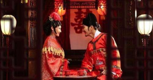 古代人洞房花烛夜为何要喝交杯酒,原来酒里面不简单