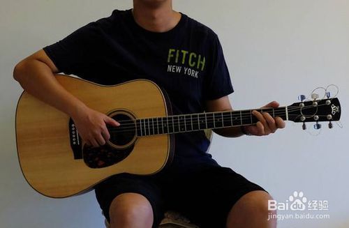 新手怎样拿吉他,持琴姿势.
