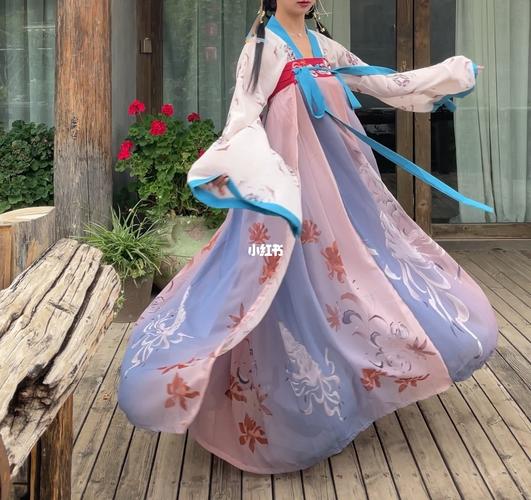 齐胸襦裙_穿搭_汉服_长裙_服饰_时尚_穿搭