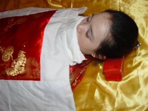 精美遗容安详女尸