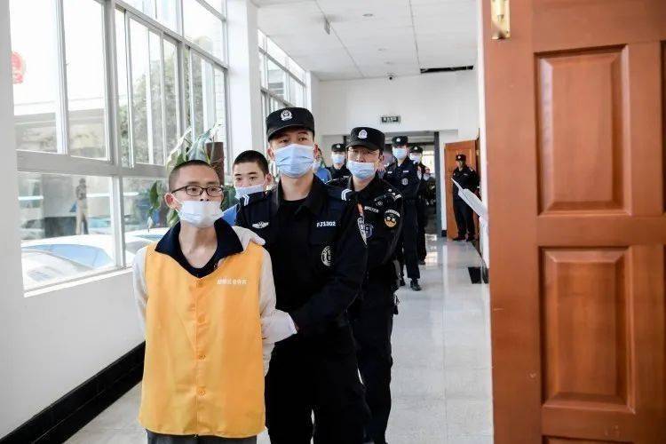 曲靖中院对江山凌等21名涉恶案进行公开宣判