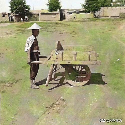 老照片:1940年农民使用的这些老农具,你认识多少?