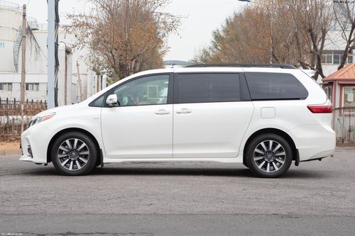 2020款丰田塞纳商务车标配现车详细图解