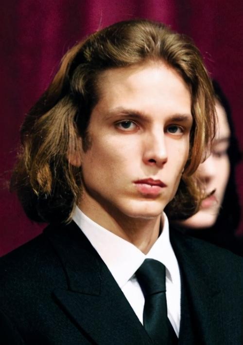 丹麦最帅王子:父母离异后做模特走秀赚钱,19岁被财阀千金拿下