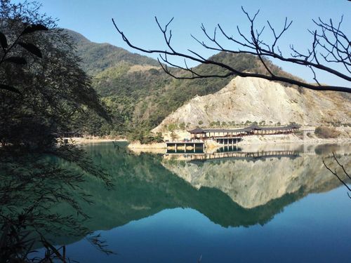 返童班12人游象山方家岙小记