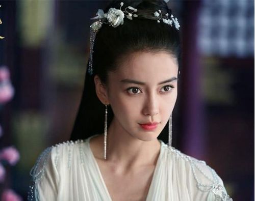 杨颖穿粉色清宫装本以为造型雷人没想到倾国倾城网友绝了