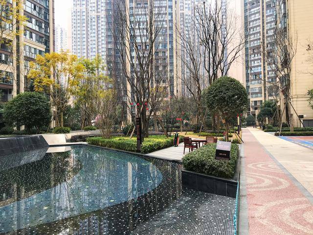 成都小区封闭管理第五天 龙泉大面铺各小区封闭式防控