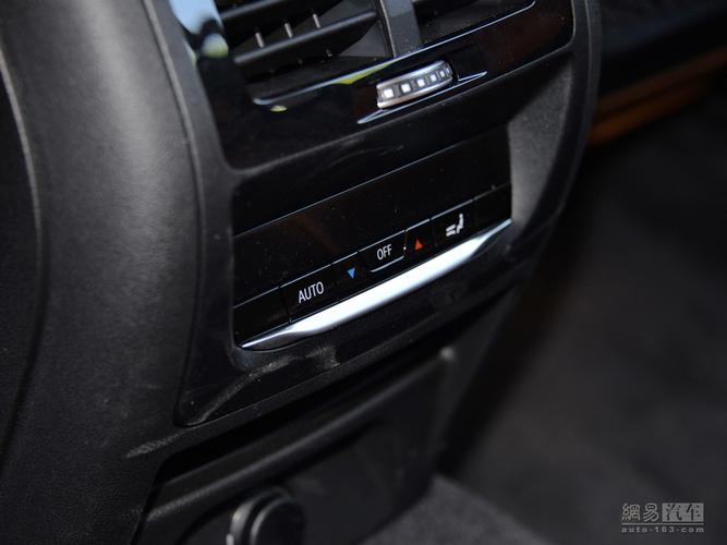 宝马x3 2018款 xdrive30i 尊享型 m运动套装--后排空调控制系统局部