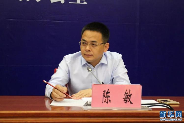 2016年05月,任乌鲁木齐铁路局党委副书记,局长.