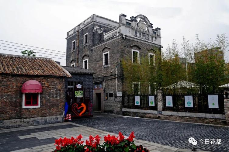 花山小镇的开发 保留和传承了古村落的历史文化 构建了华侨文化创作