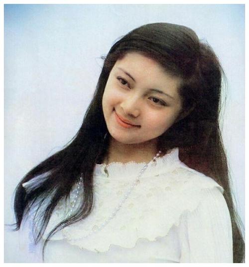 《红楼梦》薛宝钗张莉:正红时出国经商,今成亿万女富豪却仍单身