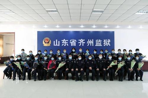 (来源:山东省齐州监狱) 你觉得星辰很美 是因为没见过女警坚毅的眼眸