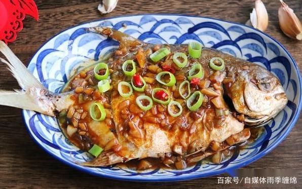红烧鲳鱼,酸汤桂鱼,豆腐滑鱼,酱骨头的做法