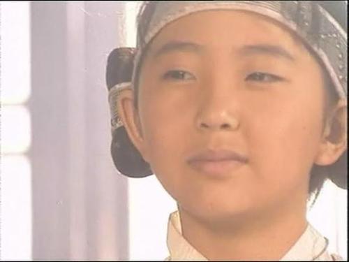 还记得这个小恶霸吗?她是《小李飞刀》的龙小云