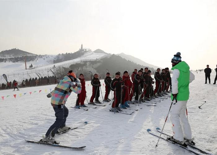 氛围感拉满房山让冰雪运动走进校园