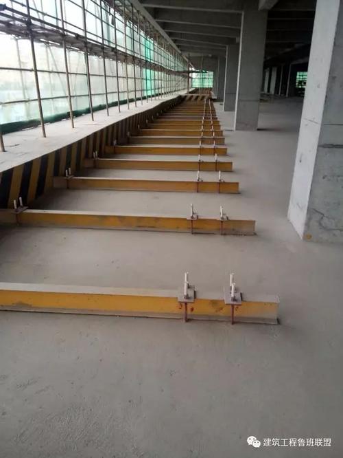 标准悬挑架钢梁和底部封闭