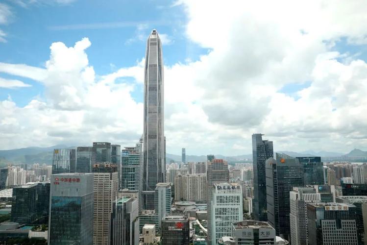 中国平安:一"马"当先 一路"抢"跑