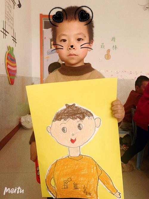 舒舒幼儿园2019年美术特长班11月份第四周授课内容粘贴画《自画像》