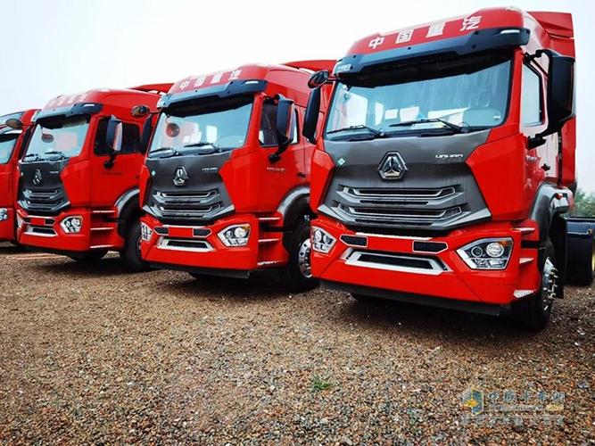 中国重汽豪瀚牵引车