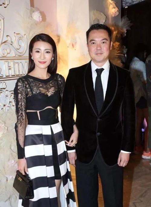 现年32岁的林夏薇于2015年嫁给身家逾20亿金融才俊莫赞生,但莫赞生