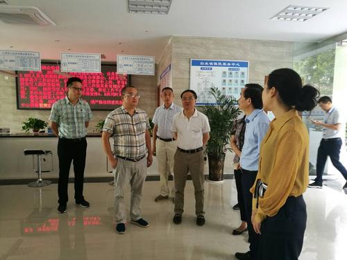 市人大常委会副主任王波到合江县调研《四川省农村扶贫开发条例》贯彻