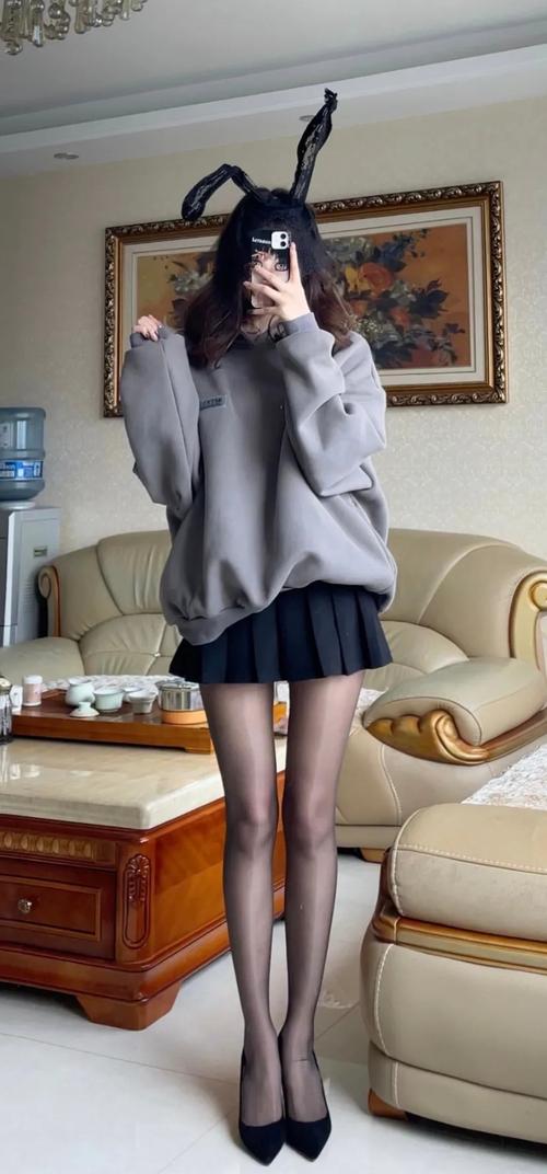 黑色丝袜高跟鞋美女美腿自拍手机壁纸