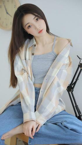 艺术系长发清纯美女居家私拍写真