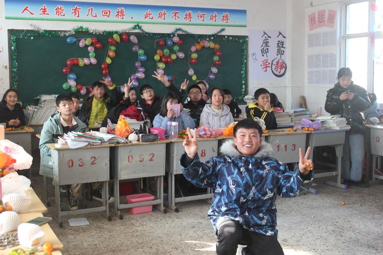 南岗中学各班级学生举行元旦联欢活动-灌云县南岗中学