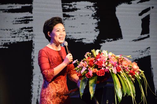 江西卫视主持人:张艳