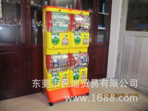 供应批新款多功能双层扭蛋机投币玩具扭蛋机四轮推动