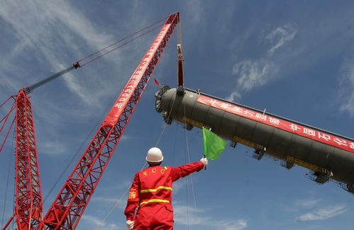 中石化1600吨履带式起重机在天津投入使用