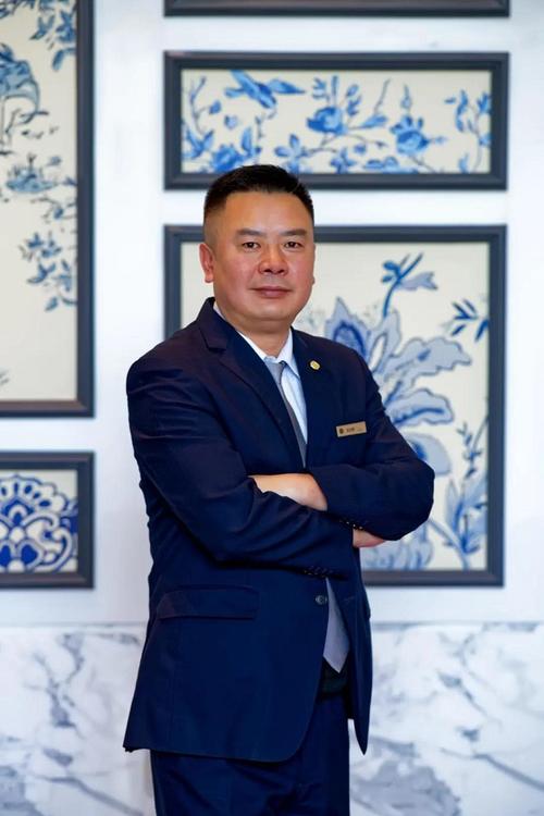 任昆明中维翠湖宾馆副总经理