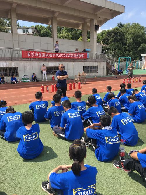 岳麓实验中学高2005班军训纪实——我们青春正年少!