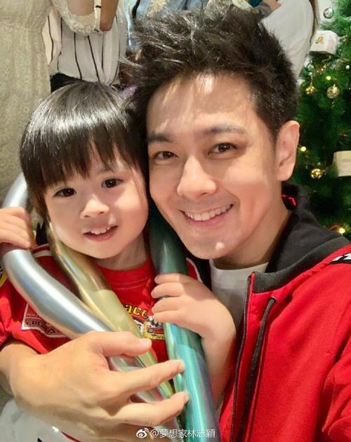 林志颖为双胞胎儿子庆祝3岁生日,全家福幸福满满,kimi