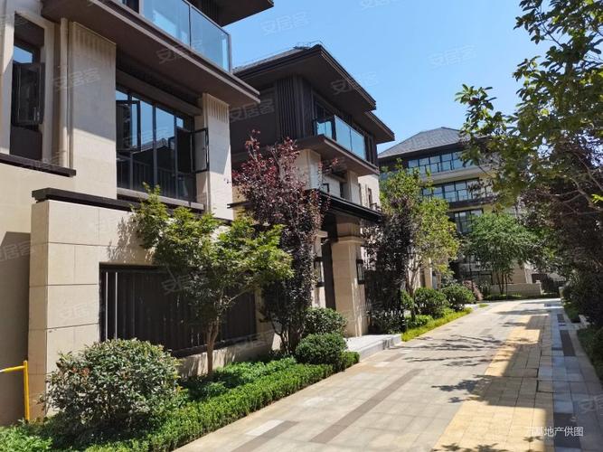 滇池边玺珑湾 大合院别墅 产权490平米 配电梯 1300万