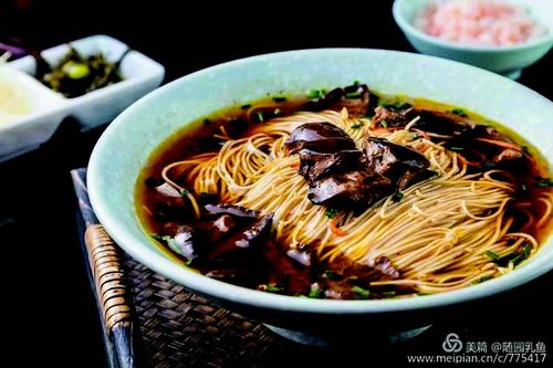 近年来,除了去兴福寺,在苏州城内也能品尝到这一独特美味的"蕈油面