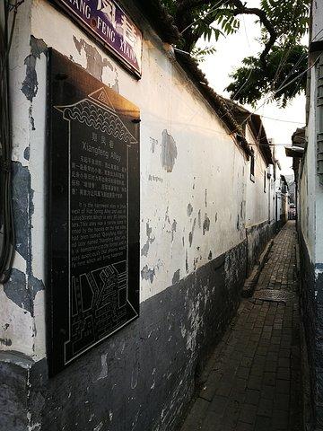 向东向南回到泉城路结束了今天的老街巷游走,这段路的游览时间大概在2