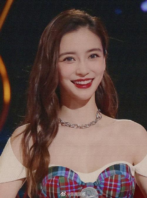 angelababy蓝发挑染造型