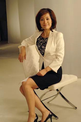 东方卫视最率真主持人何婕写真集