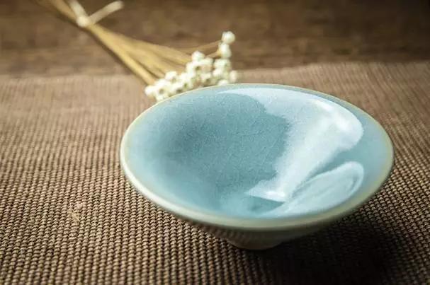 "天青色等烟雨"唱的竟不是青花瓷?